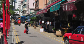 Busy flower market scene showing vendors and customers during optimal visiting hours